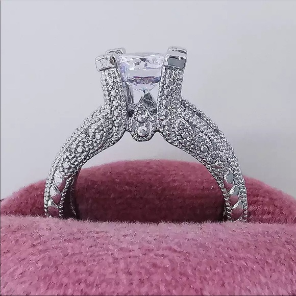 New Luxury 925 Silver Diamond Engagement Ring - Picture 5 of 6